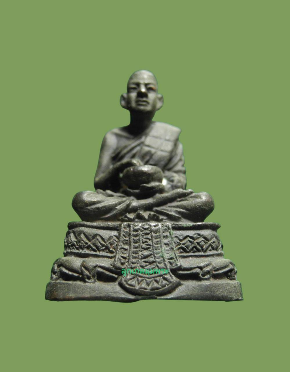 รูปหล่อหลวงปู่เทพโลกอุดรจกบาตร 